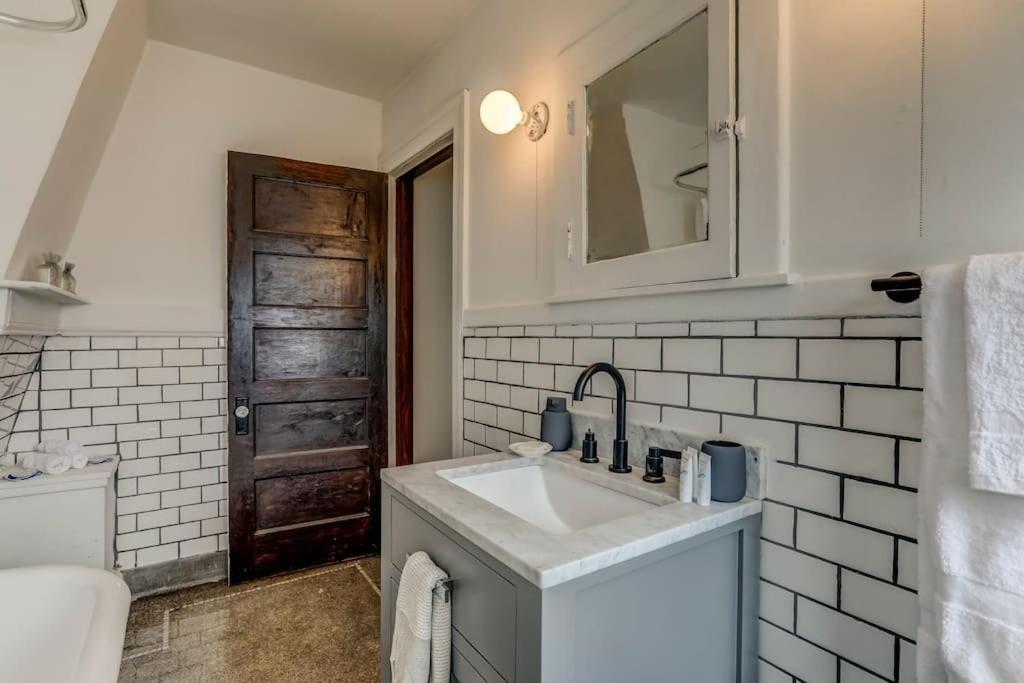 Luxe Mid-Century Styled Historic Townhouse #1 Villa Detroit Exterior photo