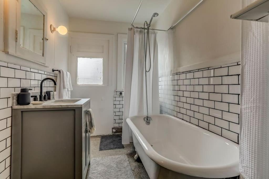 Luxe Mid-Century Styled Historic Townhouse #1 Villa Detroit Exterior photo